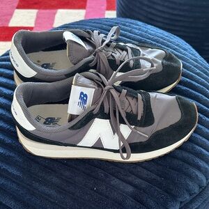 Men’s size 7 black and white New Balance 237 sneakers.